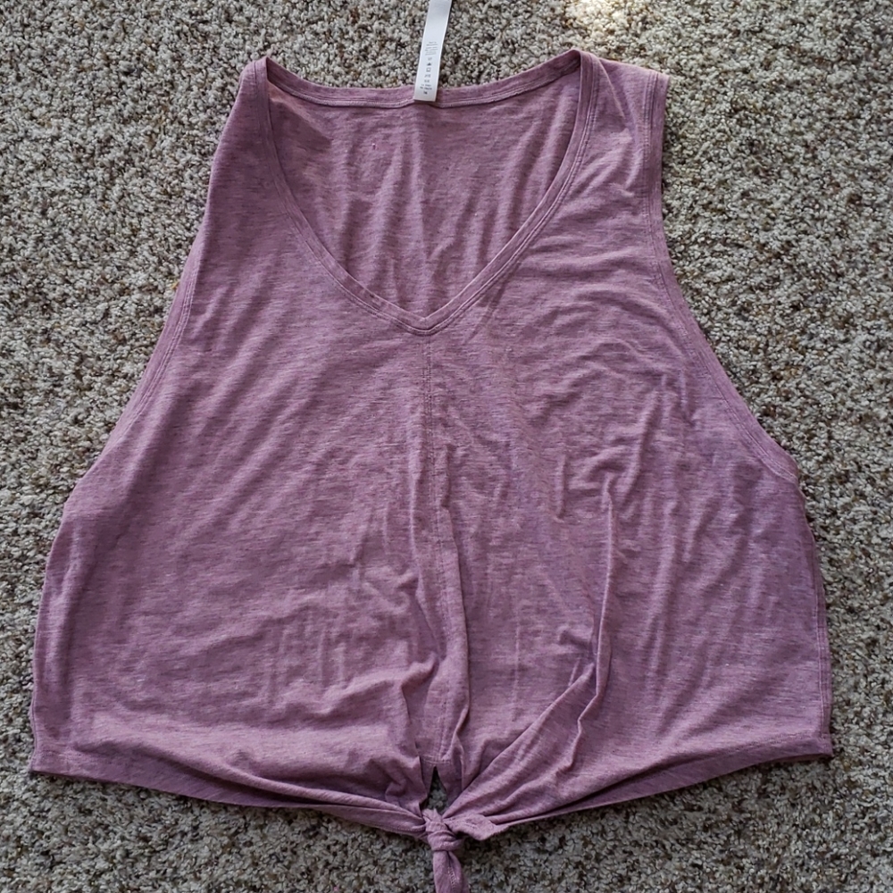Lululemon tank for @brynn_yea